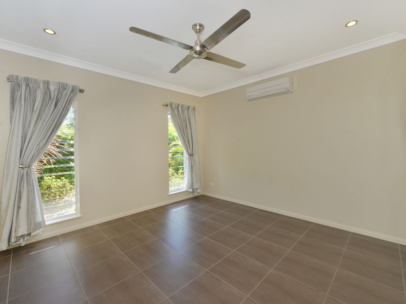 9 Springbrook Avenue, Redlynch QLD 4870