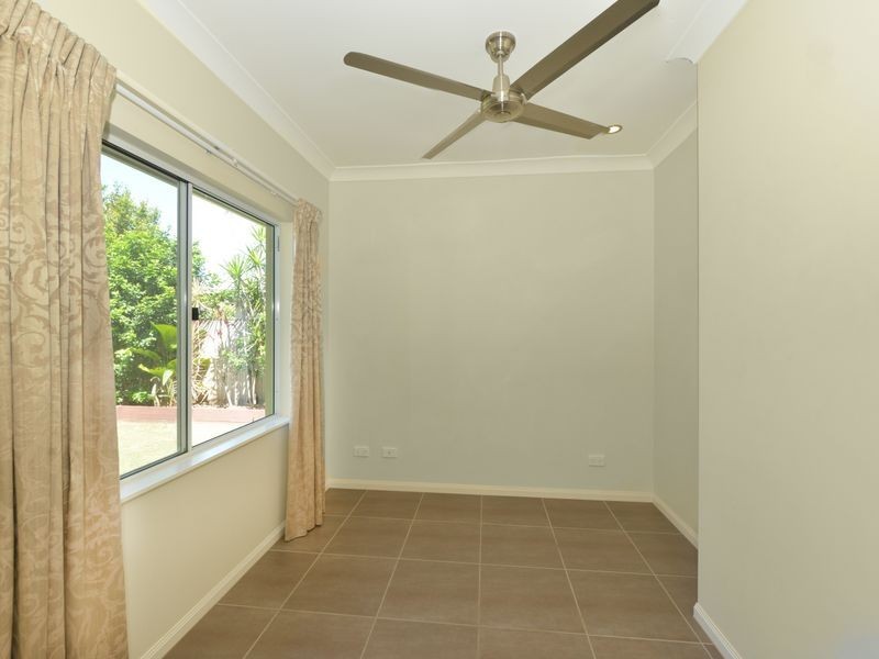 9 Springbrook Avenue, Redlynch QLD 4870