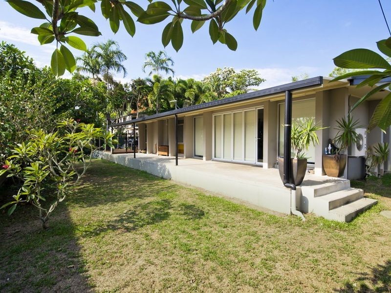 1 Duignan Street, Whitfield QLD 4870