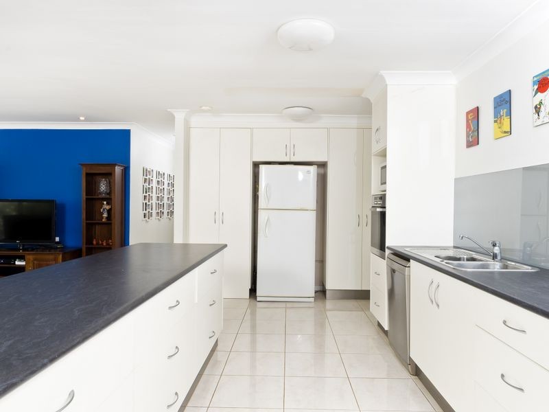 1 Duignan Street, Whitfield QLD 4870