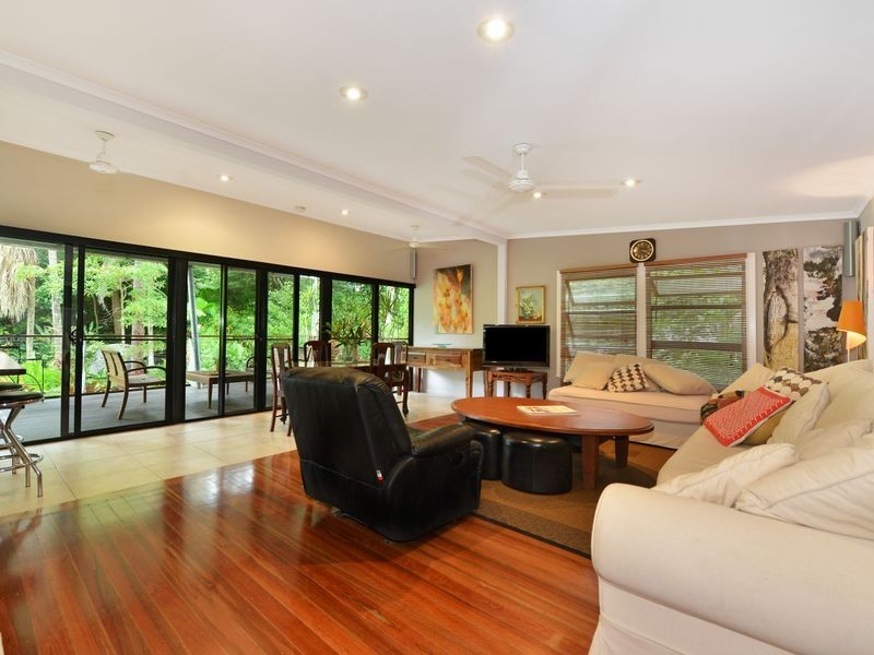 28 McHugh Crescent, Whitfield QLD 4870