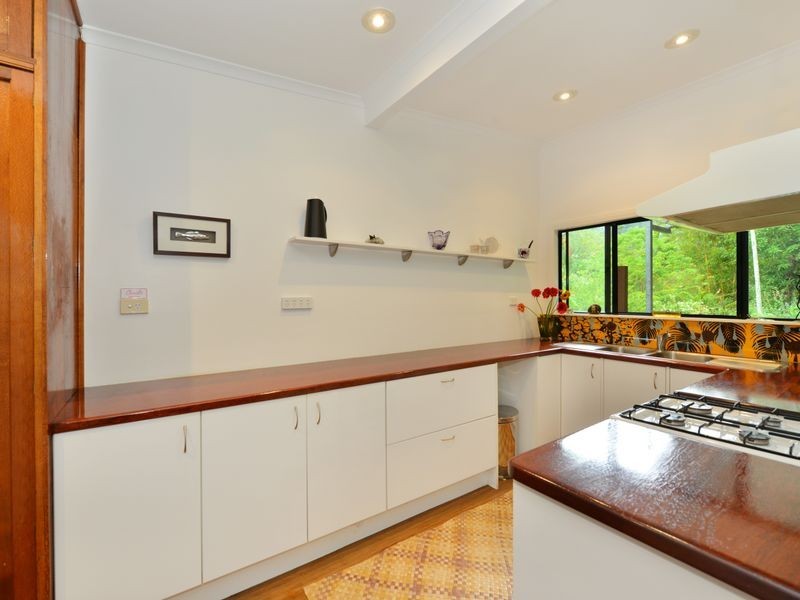 28 McHugh Crescent, Whitfield QLD 4870