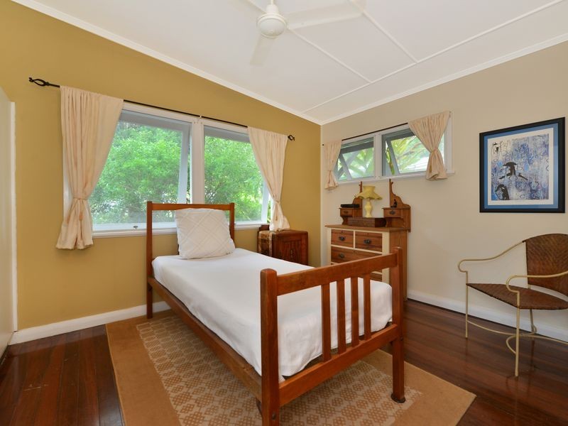28 McHugh Crescent, Whitfield QLD 4870