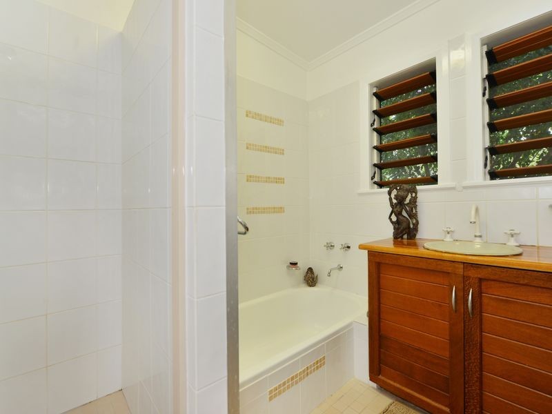 28 McHugh Crescent, Whitfield QLD 4870