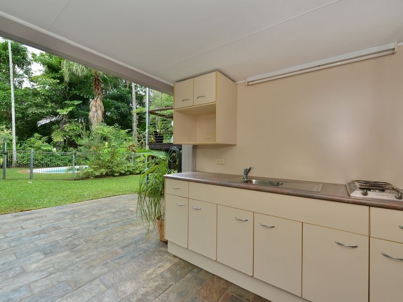 28 McHugh Crescent, Whitfield QLD 4870