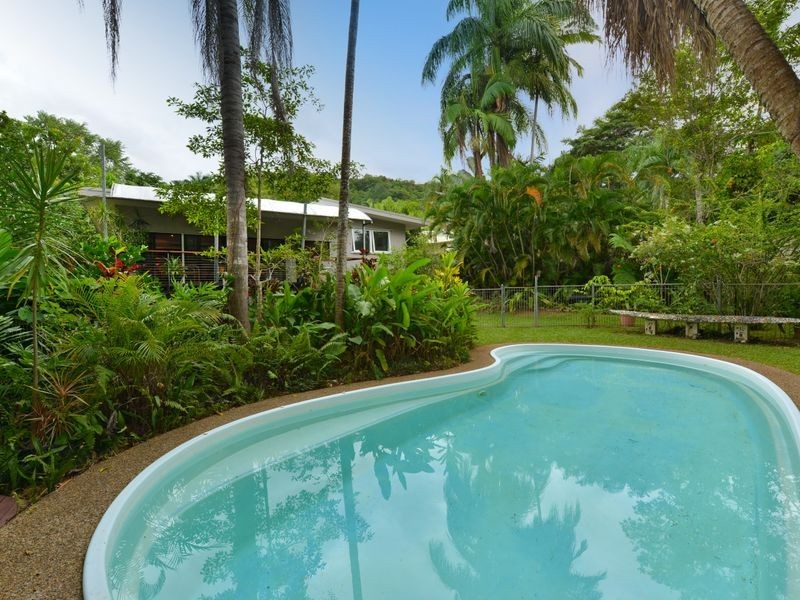28 McHugh Crescent, Whitfield QLD 4870