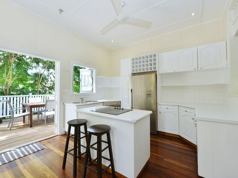 5B Fulton Close, Whitfield QLD 4870