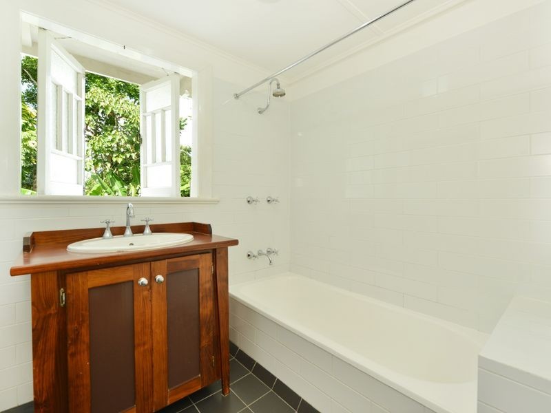 5B Fulton Close, Whitfield QLD 4870