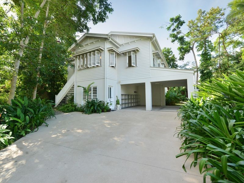 5B Fulton Close, Whitfield QLD 4870