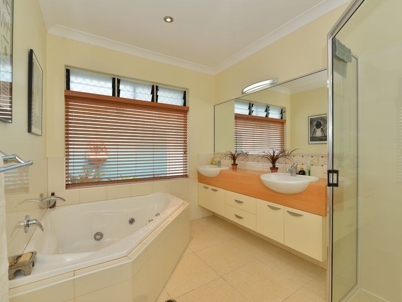 24 Pilosa Street, Redlynch QLD 4870