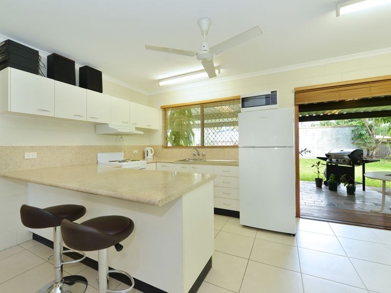 10 Satinay Close, Manoora QLD 4870