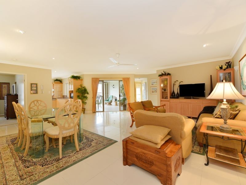 1526/2 Greenslopes Street, Cairns North QLD 4870