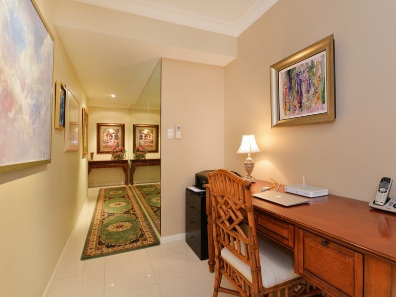 1526/2 Greenslopes Street, Cairns North QLD 4870