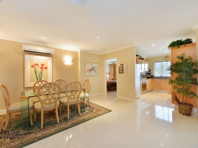 1526/2 Greenslopes Street, Cairns North QLD 4870