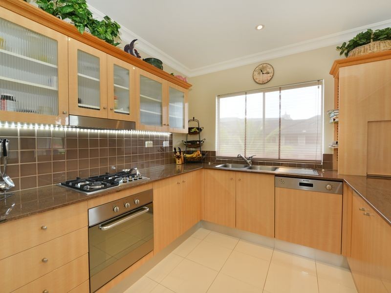 1526/2 Greenslopes Street, Cairns North QLD 4870