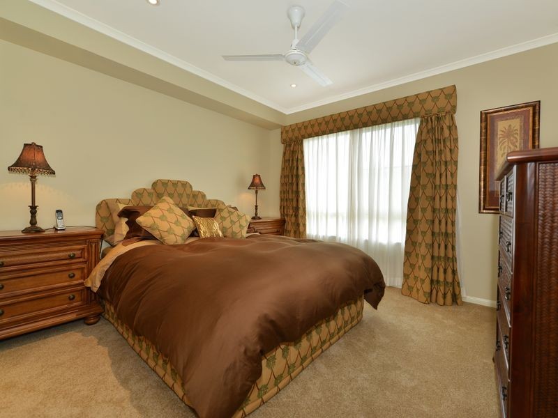 1526/2 Greenslopes Street, Cairns North QLD 4870