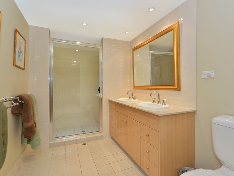 1526/2 Greenslopes Street, Cairns North QLD 4870