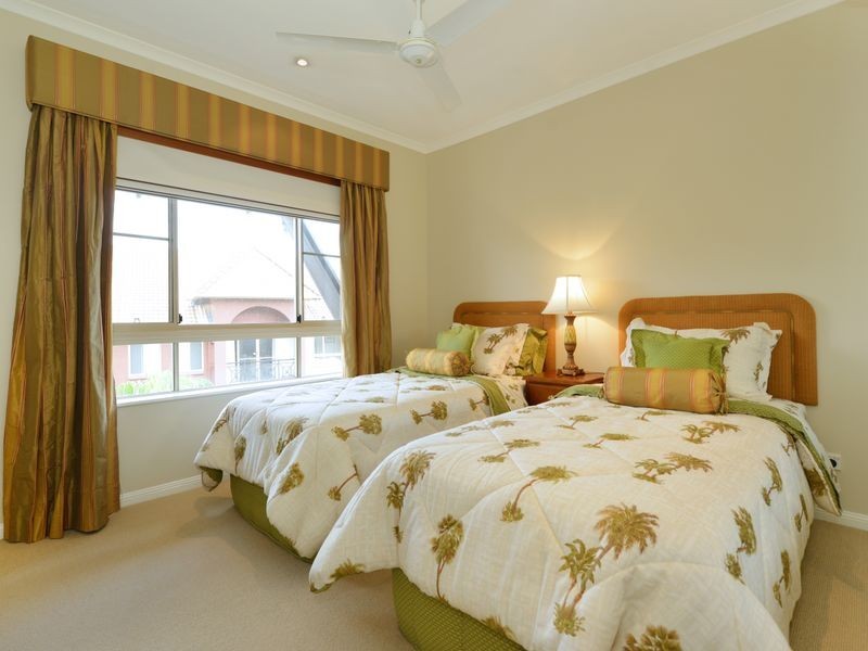 1526/2 Greenslopes Street, Cairns North QLD 4870