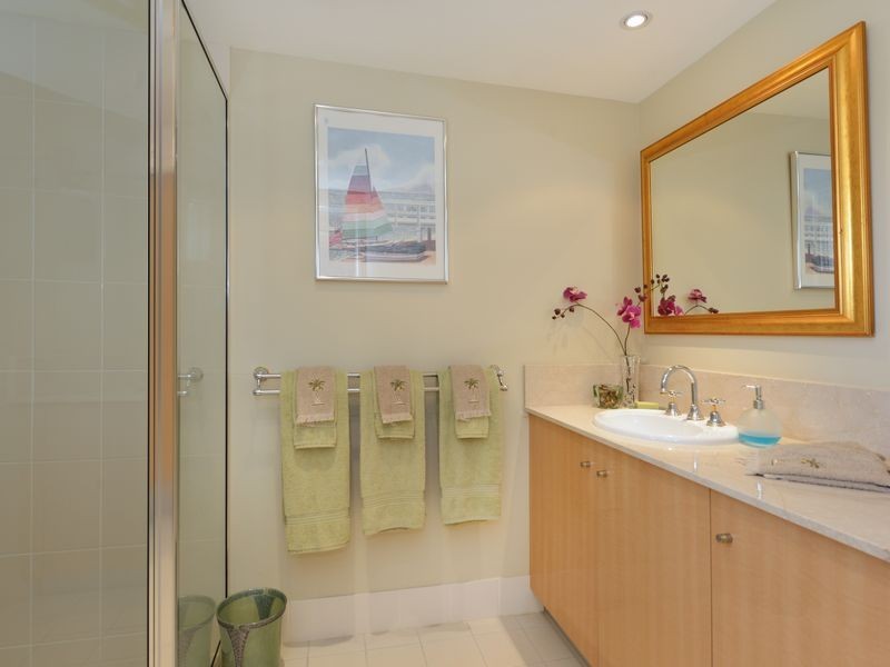 1526/2 Greenslopes Street, Cairns North QLD 4870