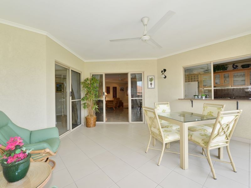 1526/2 Greenslopes Street, Cairns North QLD 4870