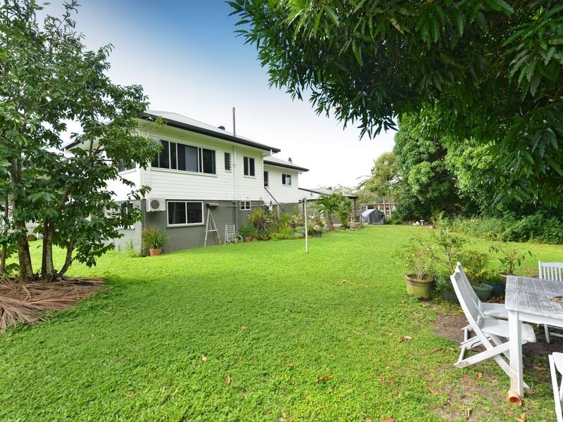 1 Hudson Street, Whitfield QLD 4870
