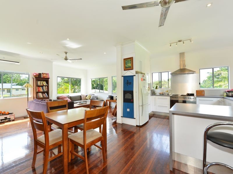 1 Hudson Street, Whitfield QLD 4870