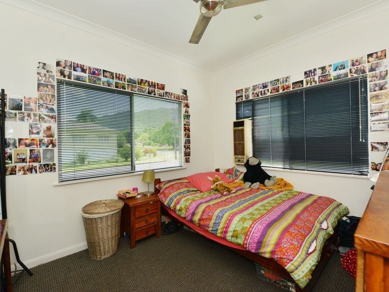 1 Hudson Street, Whitfield QLD 4870