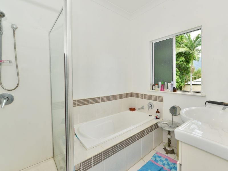 1 Hudson Street, Whitfield QLD 4870