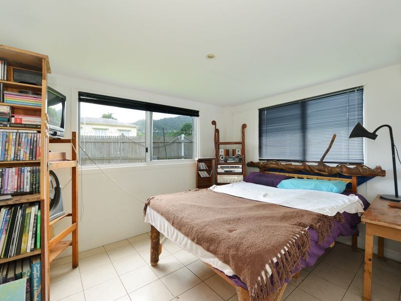 1 Hudson Street, Whitfield QLD 4870