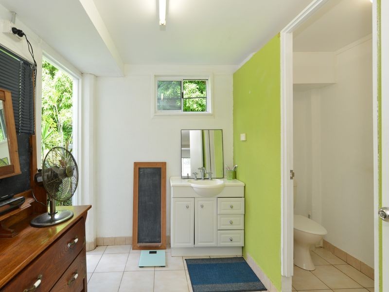 1 Hudson Street, Whitfield QLD 4870