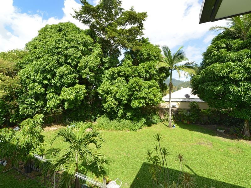 1 Hudson Street, Whitfield QLD 4870