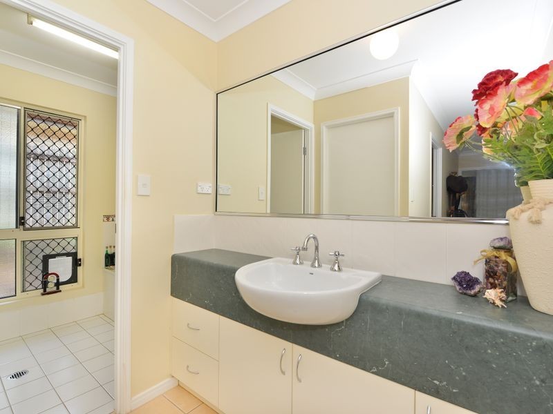 9 Chesterfield Close, Brinsmead QLD 4870