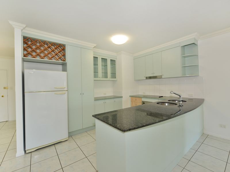 18/312 Lake Street, Cairns North QLD 4870