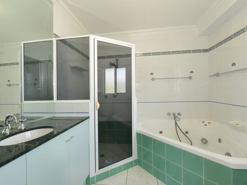 18/312 Lake Street, Cairns North QLD 4870