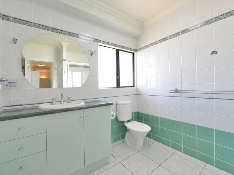 18/312 Lake Street, Cairns North QLD 4870