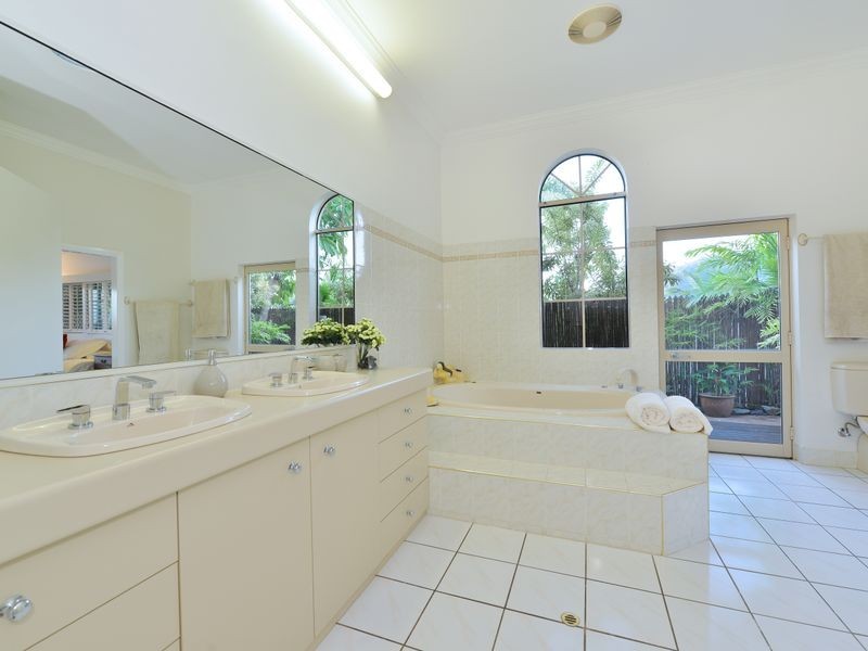 179 Hillview Crescent, Whitfield QLD 4870