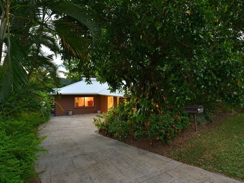 17 Tolson Close, Brinsmead QLD 4870