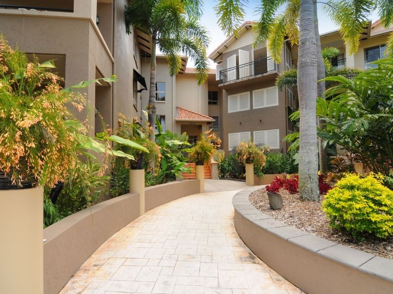 1702/2 Greenslopes Street, Cairns North QLD 4870