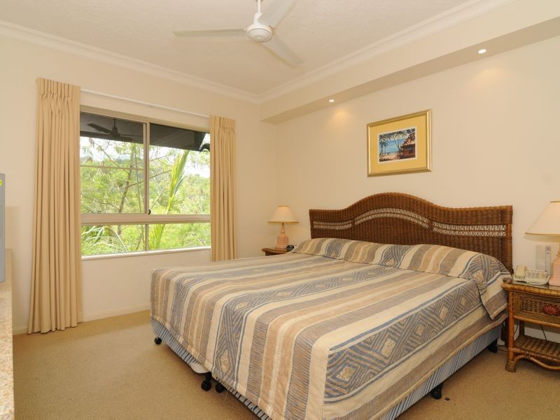 1702/2 Greenslopes Street, Cairns North QLD 4870