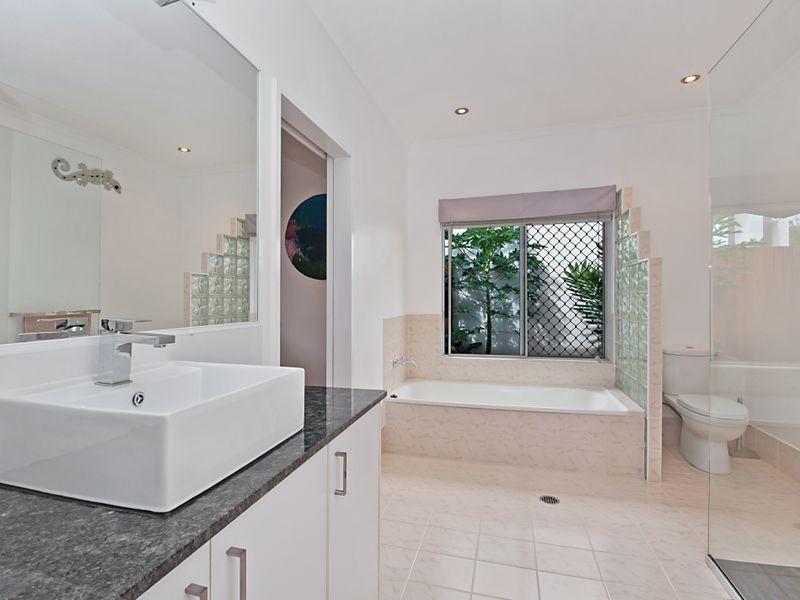 4 Silky Oak Court, Mooroobool QLD 4870