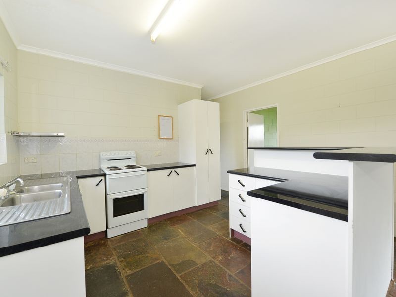 33 Cracknell Road, White Rock QLD 4868