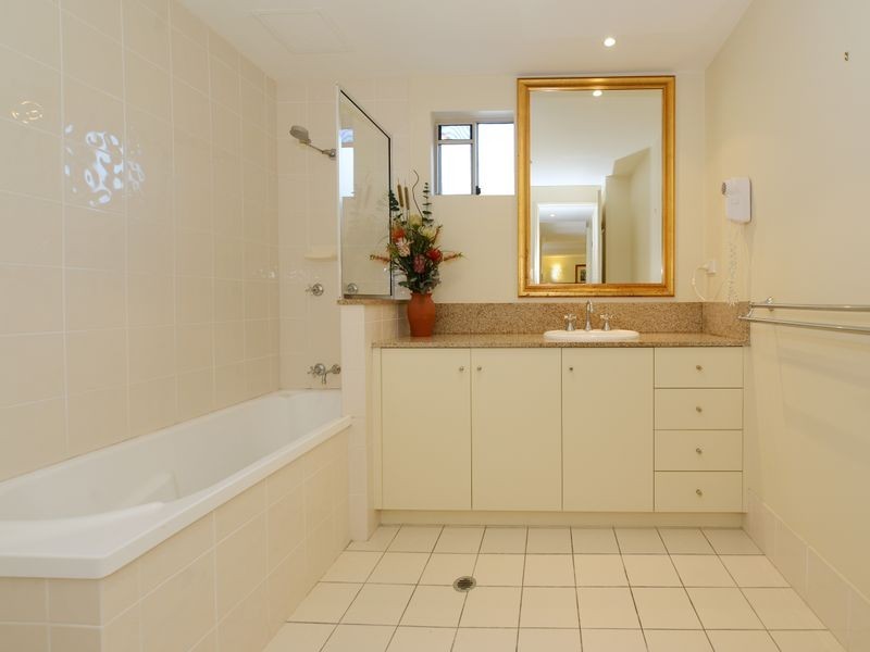 1312/2 Greenslopes Street, Cairns North QLD 4870