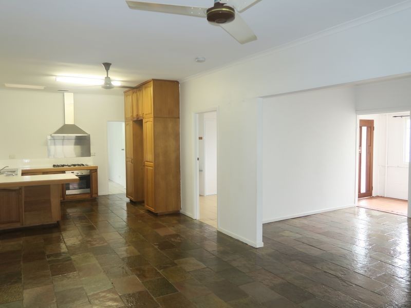 85 Machans Beach Road, Machans Beach QLD 4878
