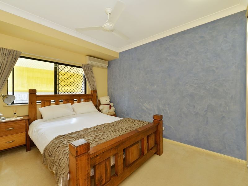 8 Chapel Close, Brinsmead QLD 4870