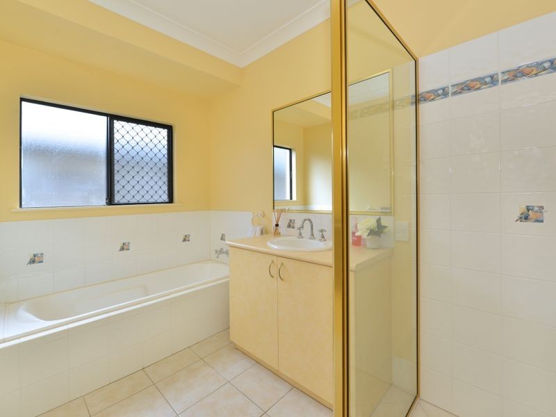 8 Chapel Close, Brinsmead QLD 4870