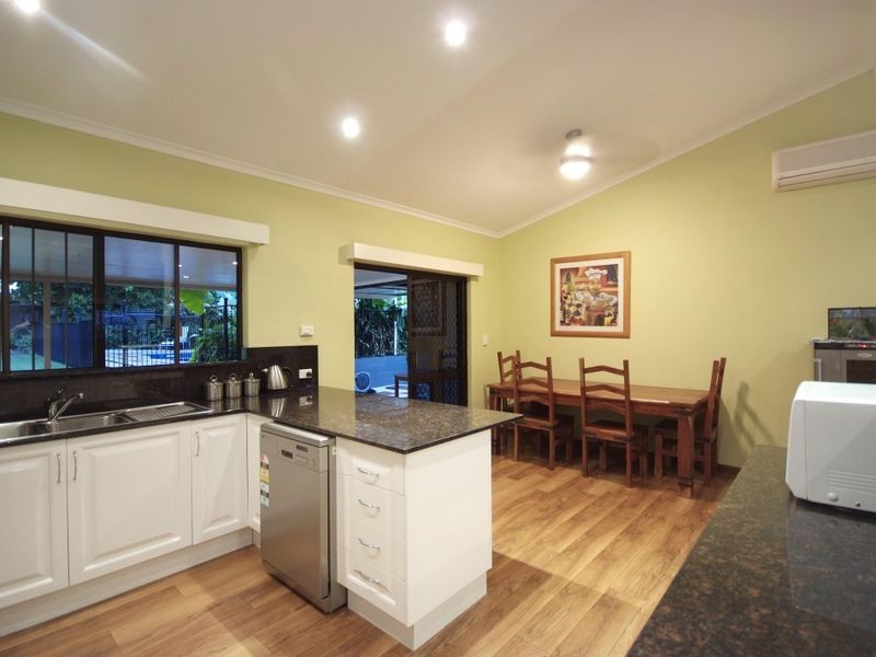 16 Di Savia Close, Whitfield QLD 4870