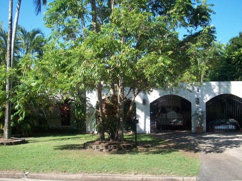 Holloways Beach QLD 4878