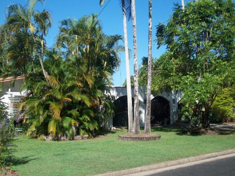 Holloways Beach QLD 4878