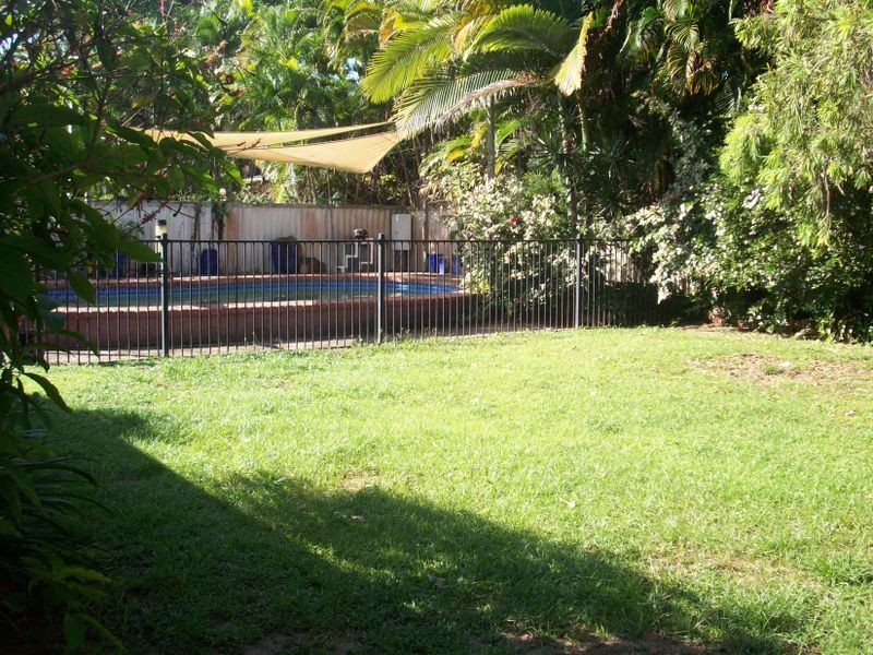 Holloways Beach QLD 4878