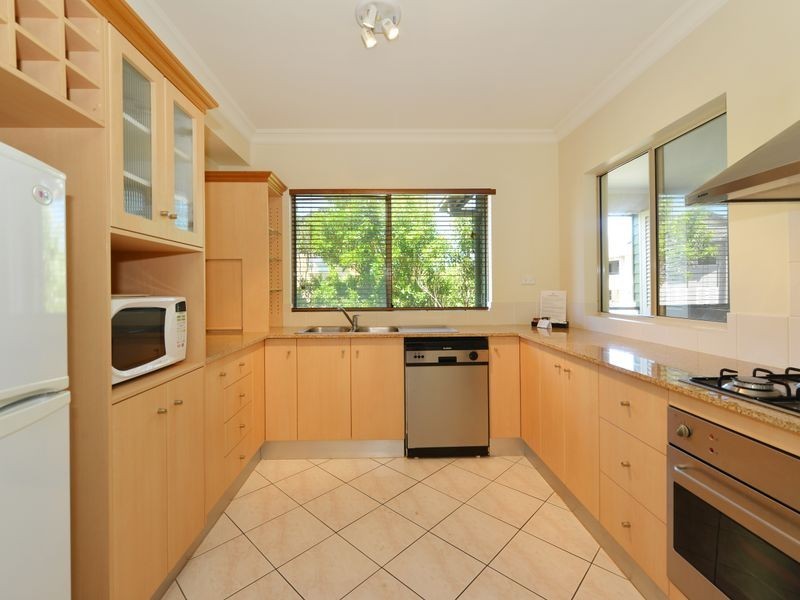 1106/2 Greenslopes Street, Cairns North QLD 4870